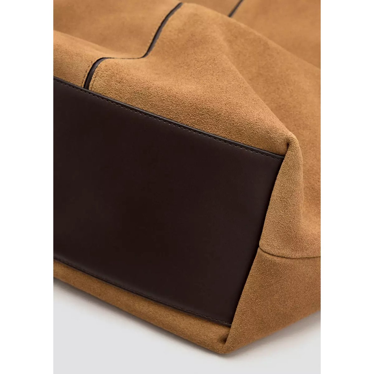 Sac seau en cuir suédé marron moyen, MANGO