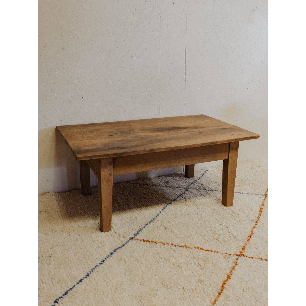 Table basse en noyer Léonie N°899 - Bon état bois clair, DEBONGOUT