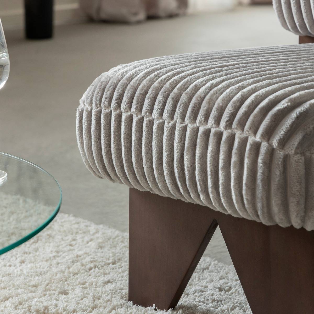 Fauteuil en velours ELEONOR gris, MADE IN MEUBLES 
