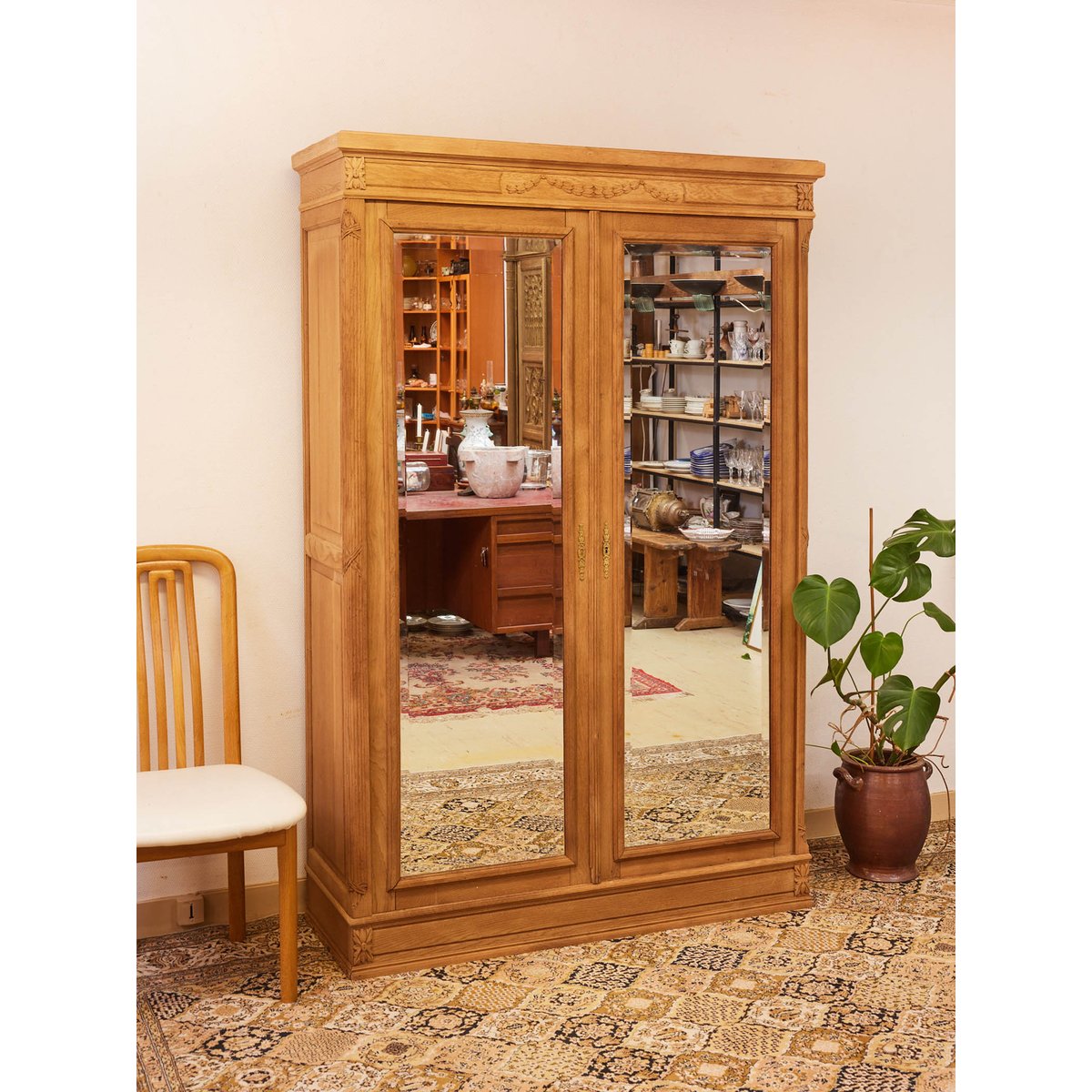 Vitrine en bois sablé Victoria N°1334 - Bon état bois clair, DEBONGOUT