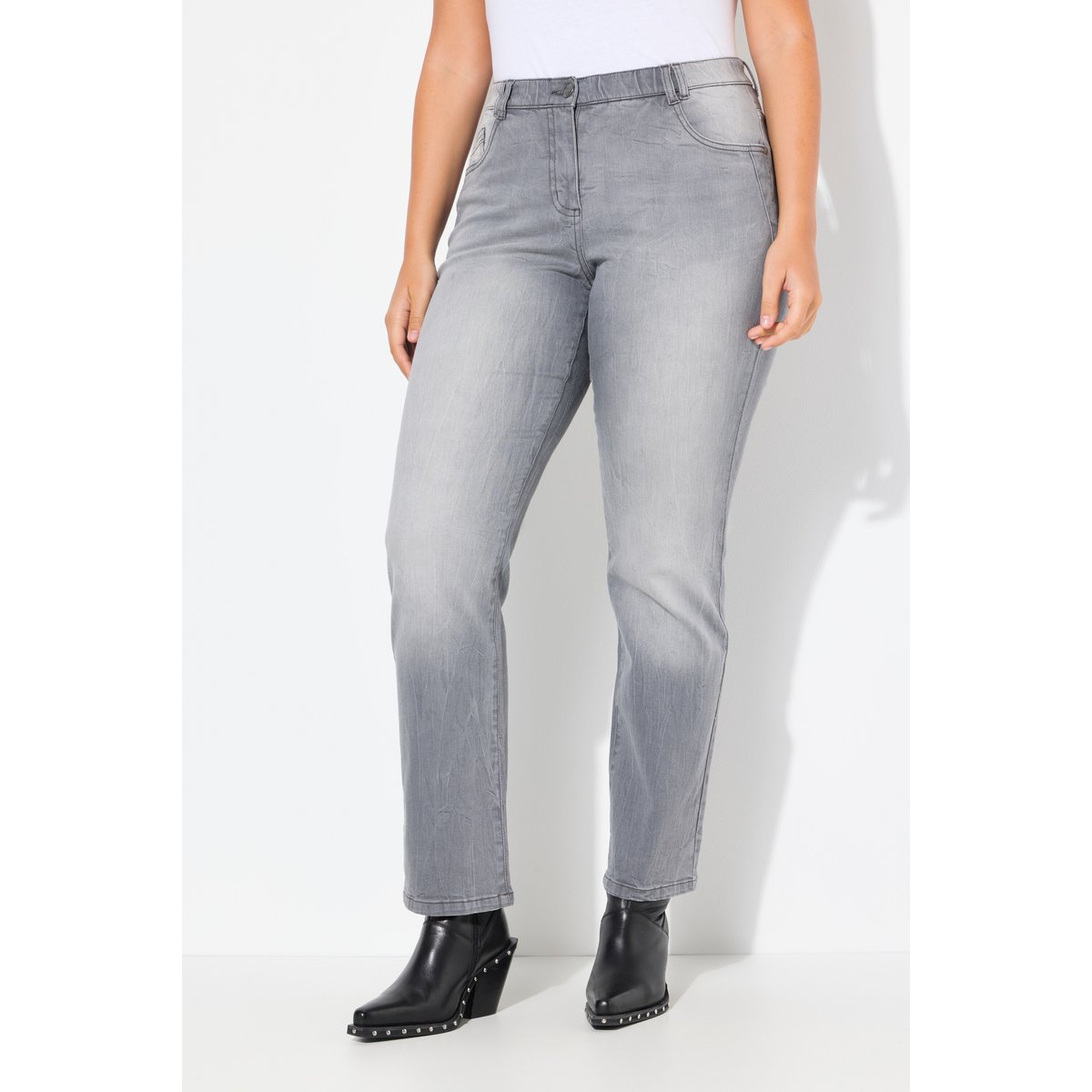 Jean Mandy, jambe droite et large jean gris foncé, ULLA POPKEN