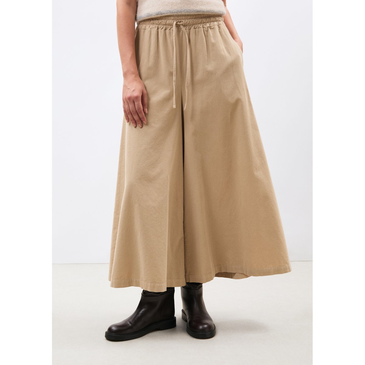 Pantalon jupe-culotte en velours côtelé sable, HUMILITY
