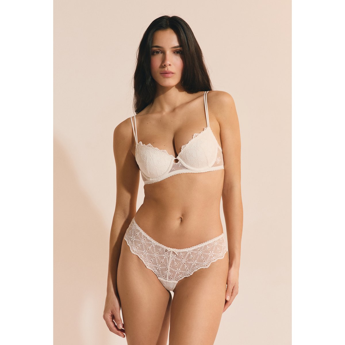 Soutien-gorge N.4 - Le coques fines avec broderie JANE ecru, ETAM