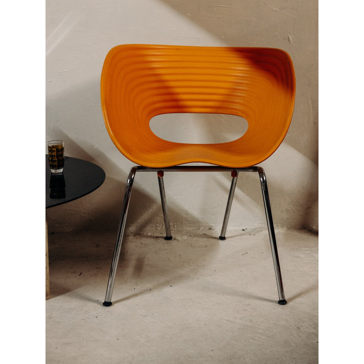 Fauteuil unique en polypropylène orange Jakob N°1381 - Bon état orange, DEBONGOUT