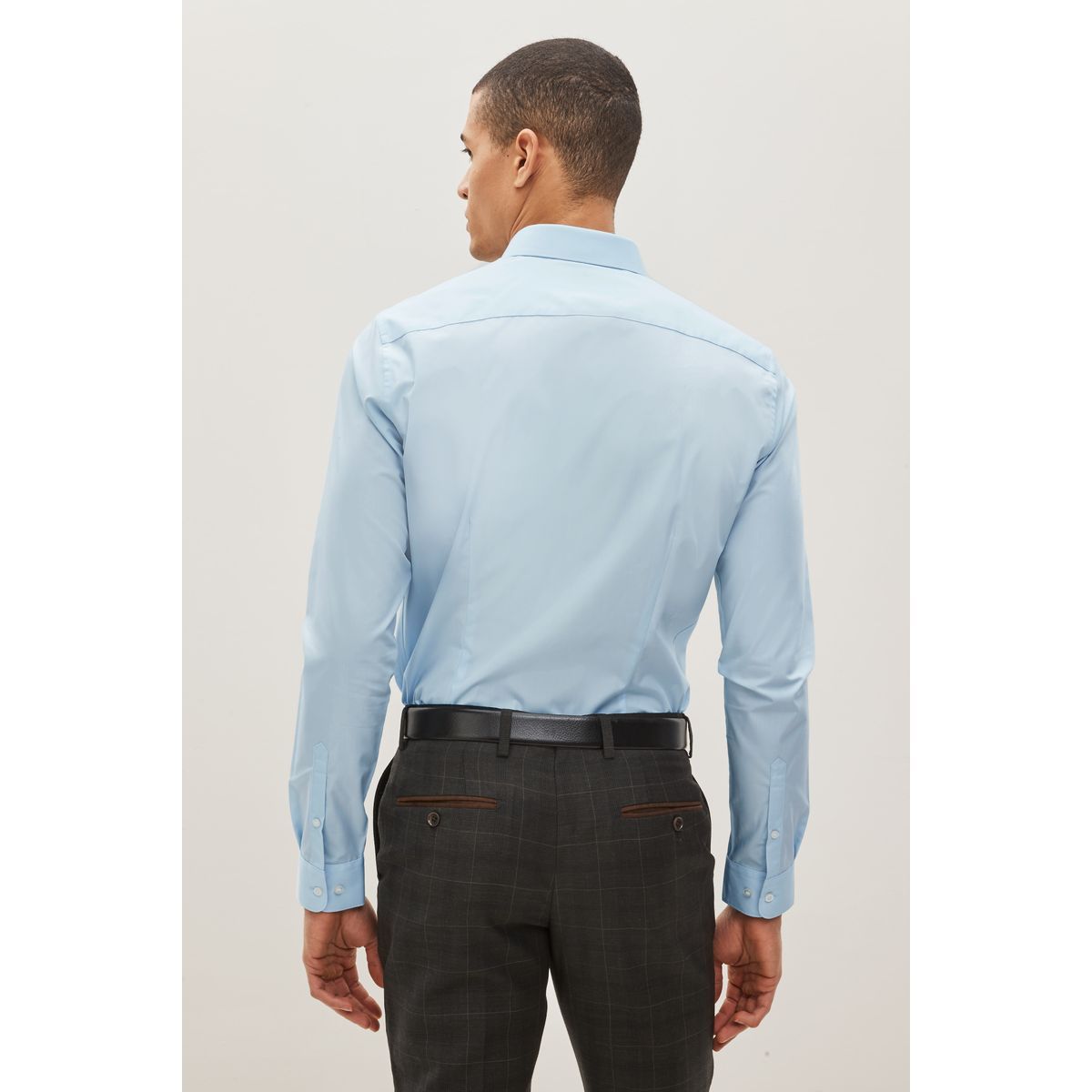 Chemise facile d'entretiencoupe skinny à manchette simple bleu clair, NEXT