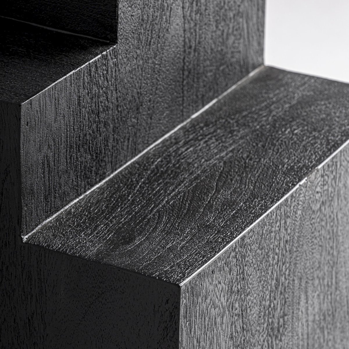 Table d'appoint sculpturale en manguier noir sablé, RECOLLECTION