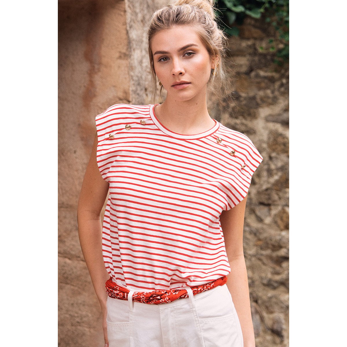 T-shirt marinière en coton avec boutons dorés rouge, MOLLY BRACKEN