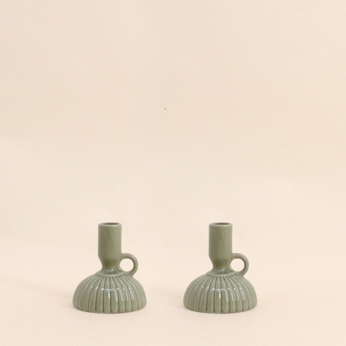 Lot de 2 bougeoirs en céramique strié vert, ORNAMI