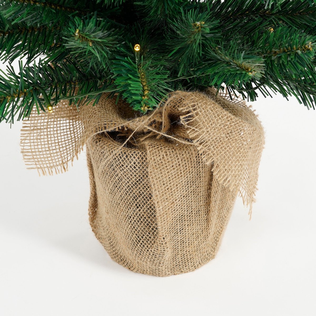 Sapin de Noël artificiel dans un sac en jute avec LED H120 cm GERLOS vert, BLACK BOX TREES