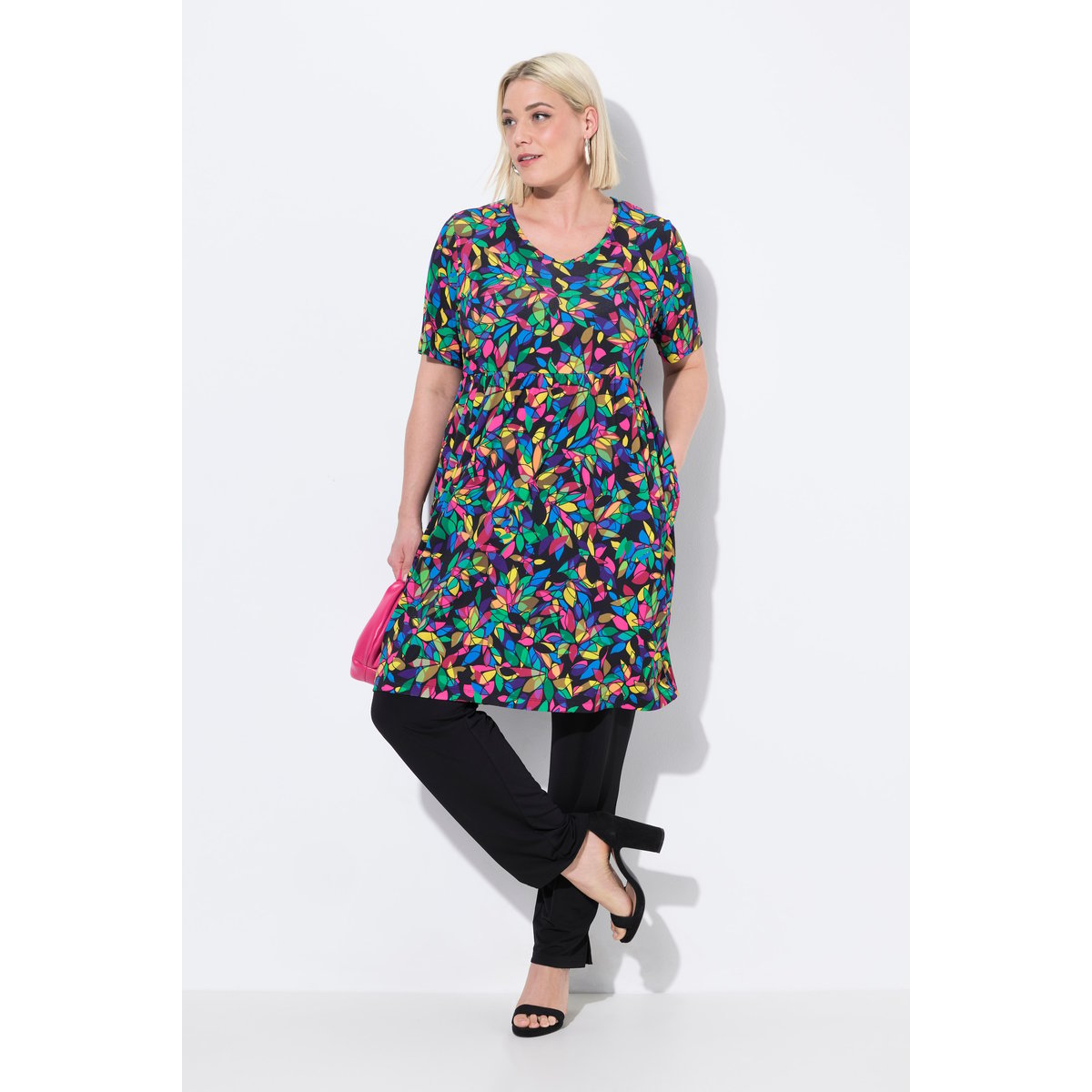 T-shirt long à poches. Manches courtes et noir, ULLA POPKEN