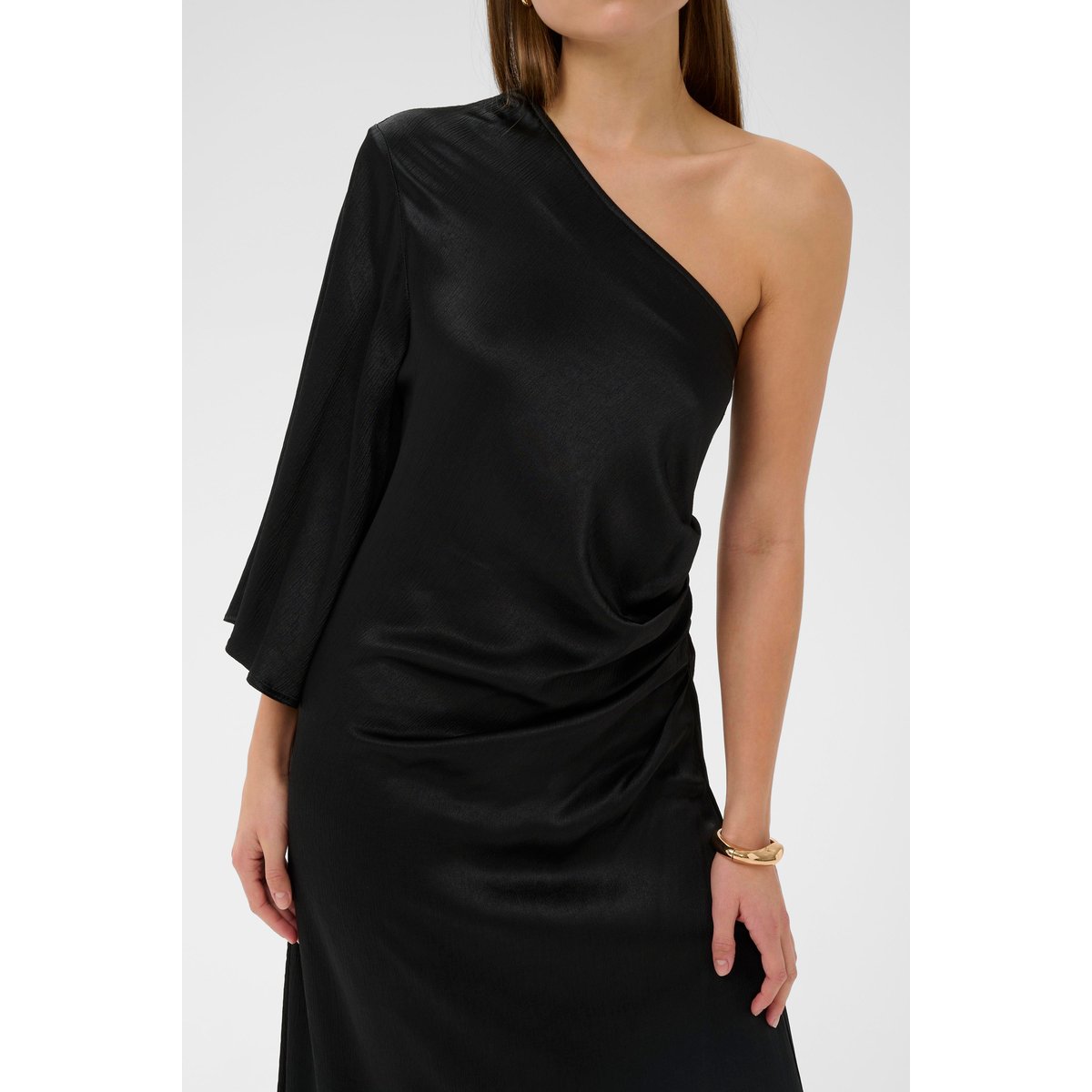 Robe noir, SOAKED IN LUXURY