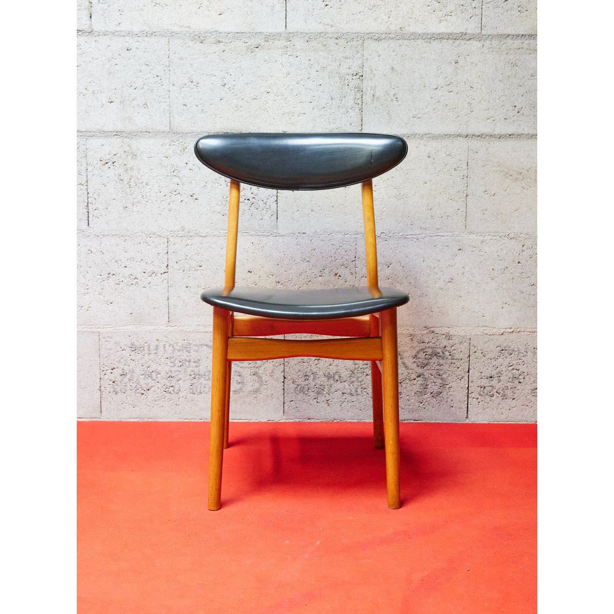 Chaise scandinave en bois Alma N°1626 - Bon état bois clair, DEBONGOUT