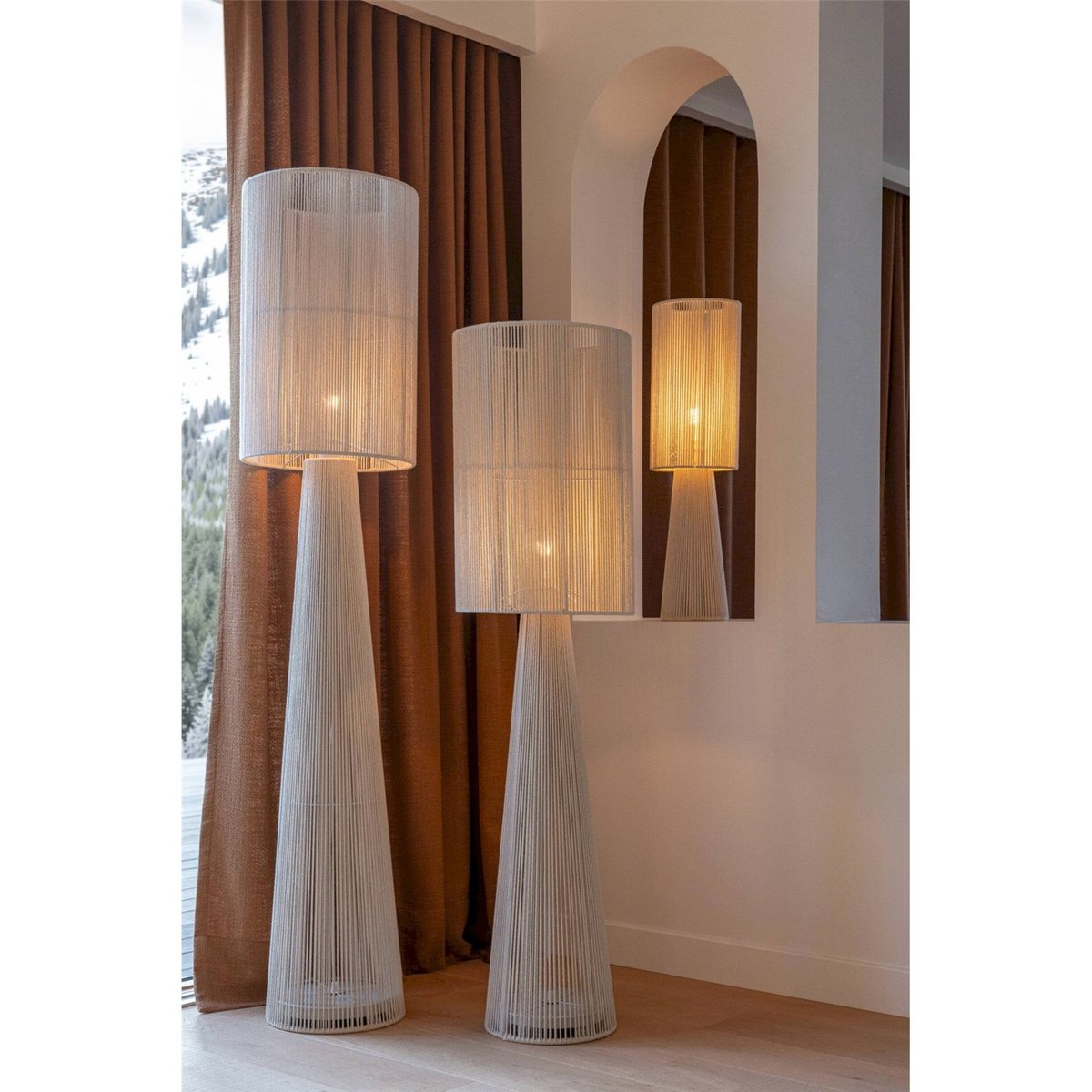 Lampadaire en corde et tissu grège, RECOLLECTION