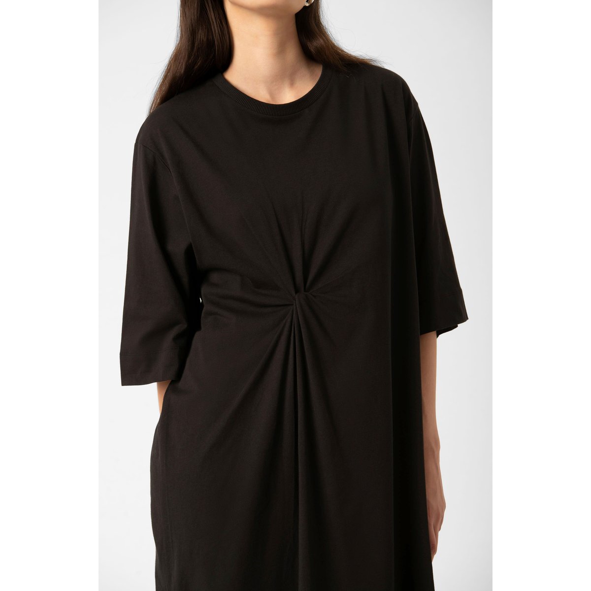 Robe noir, SOAKED IN LUXURY