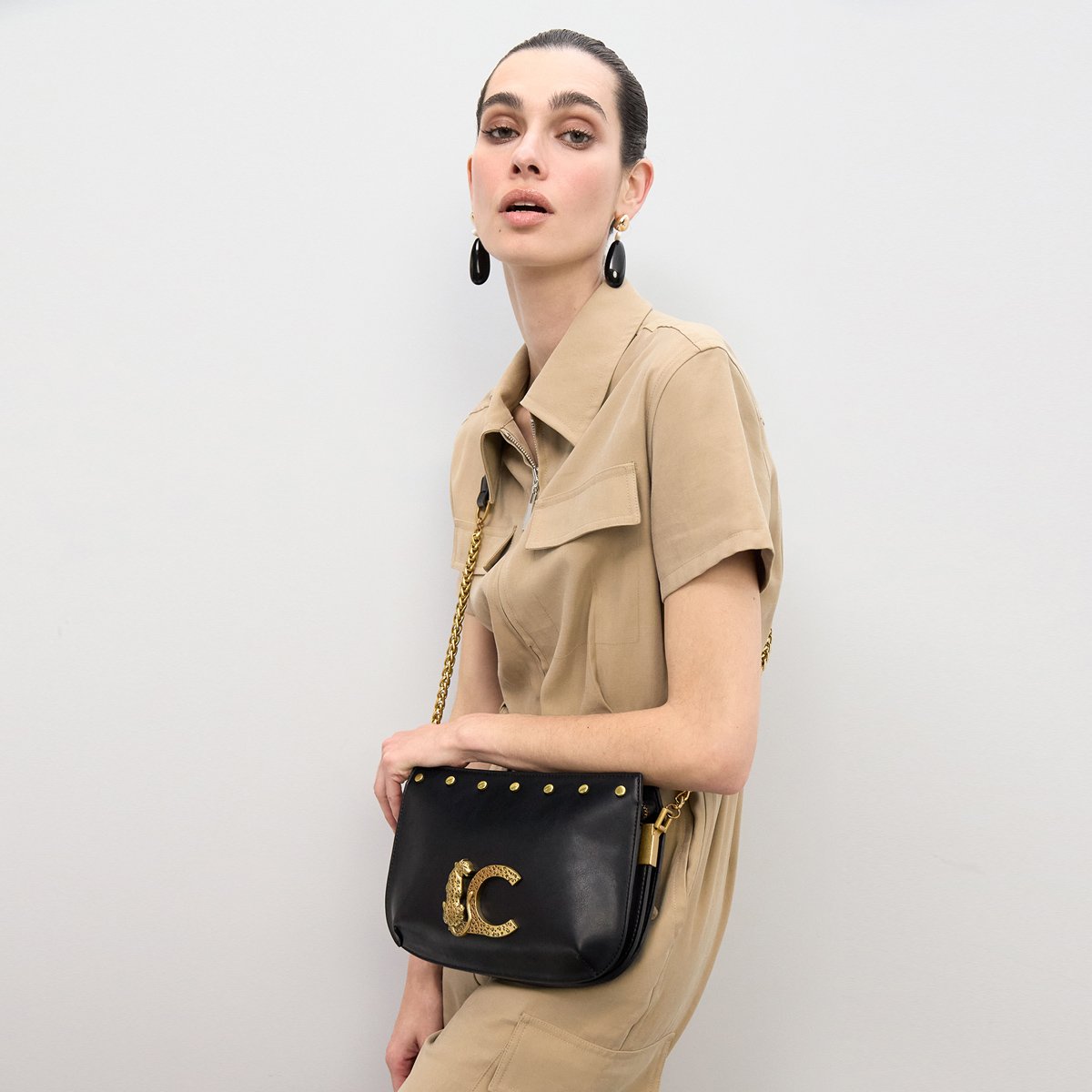 Sac à bandoulière au style pochette noir, LOLA CASADEMUNT