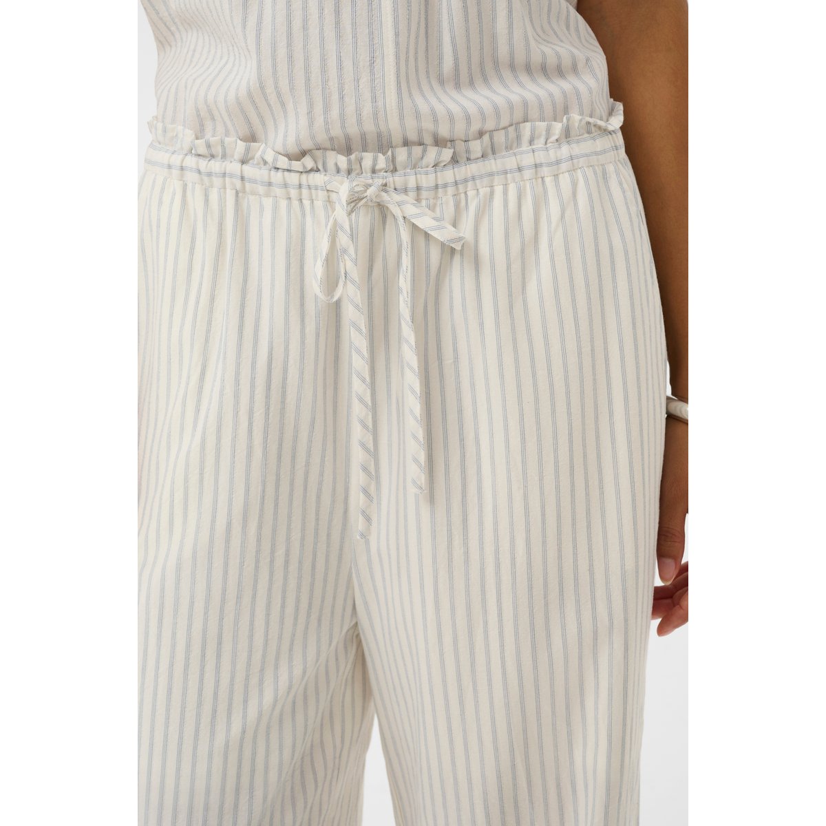 Pantalon Casual blanc blue white w. blue stripes, SOAKED IN LUXURY