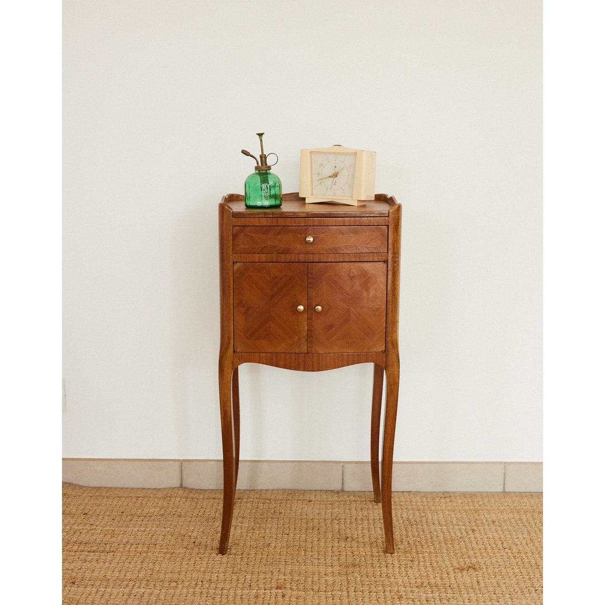 Table de chevet en bois Odile N°1622 - Bon état bois clair, DEBONGOUT