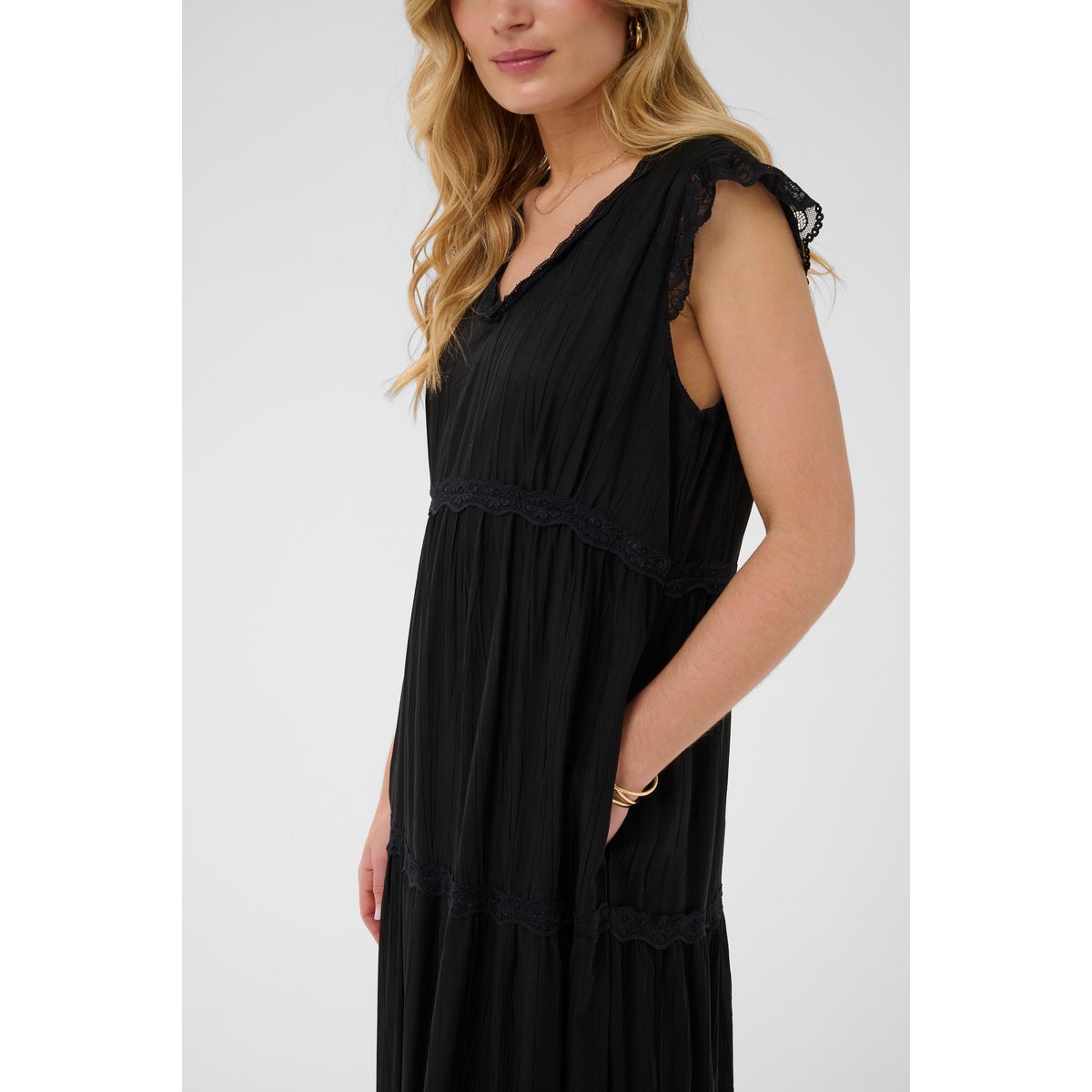 Robe noir pitch black, CREAM