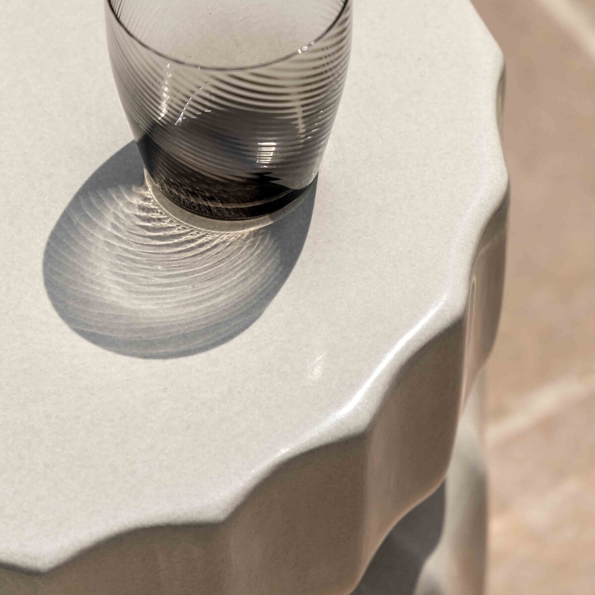 Como Concrete Indoor/Outdoor Side Table cream, ÉDITÉ