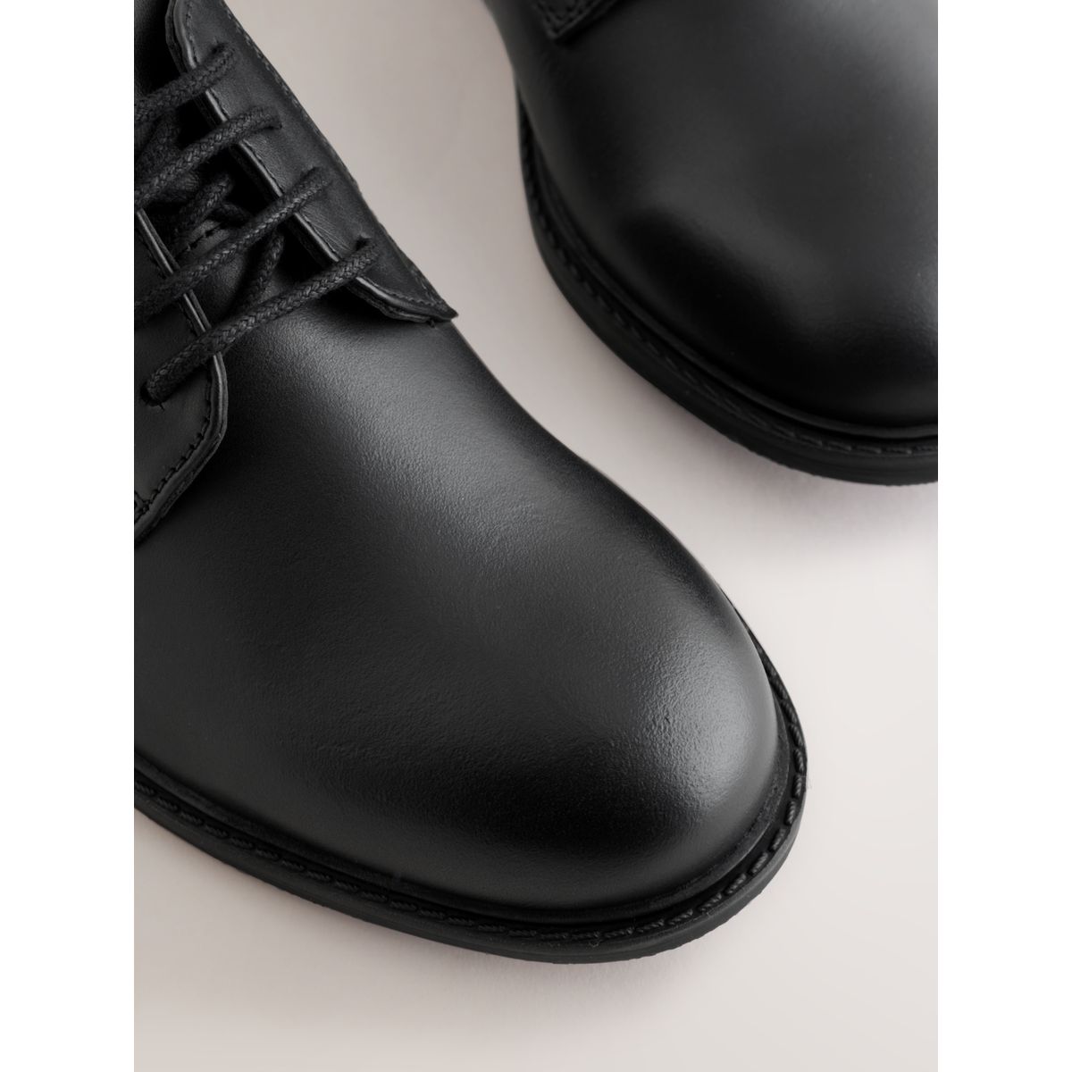 Chaussures d’école à lacets en cuir noir, NEXT