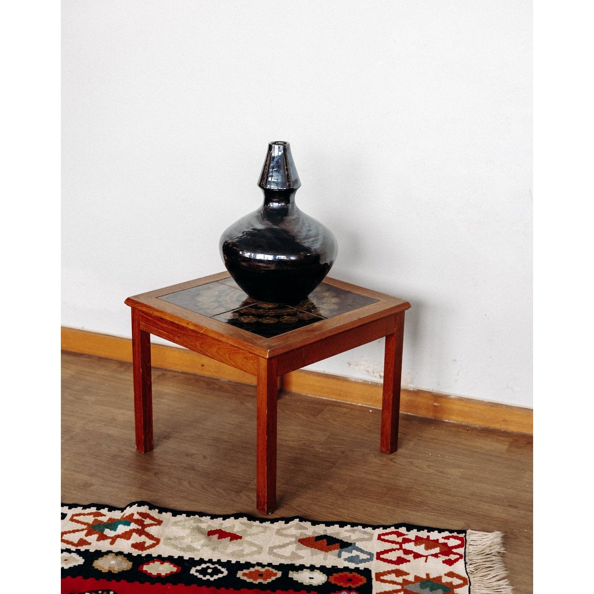 Table basse en faïence Léonie N°126 - Bon état bois, DEBONGOUT