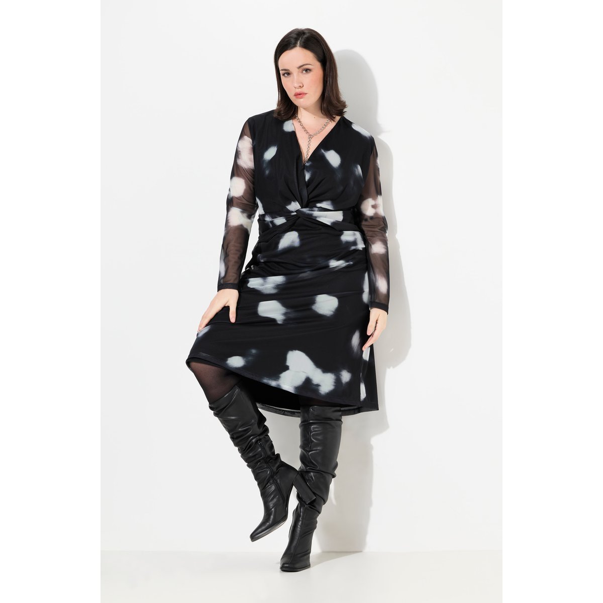 Robe en mesh à col en V et manches longues noir, ULLA POPKEN