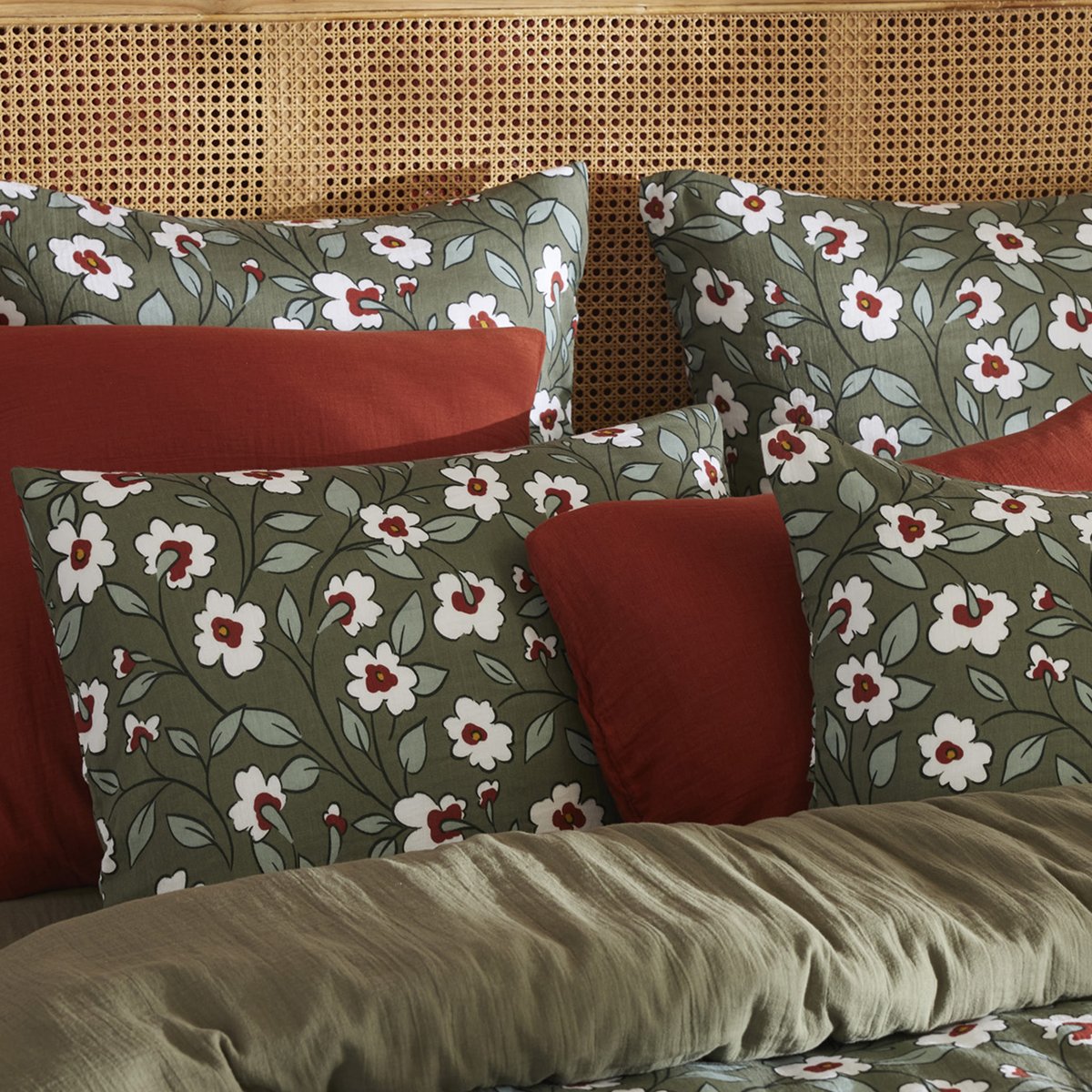 Coussin carré déhoussable 45x45 cm Gaze de Coton Azalée multicolore, EDEN