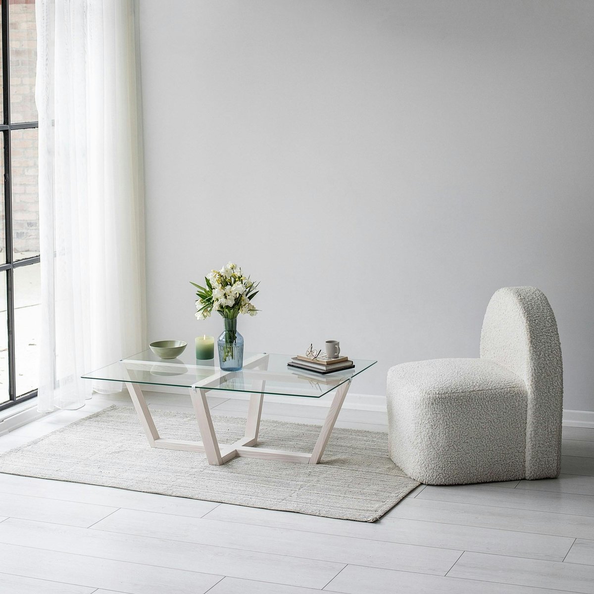 Table basse design en verre, pied croisé LHASA blanc, PIER IMPORT
