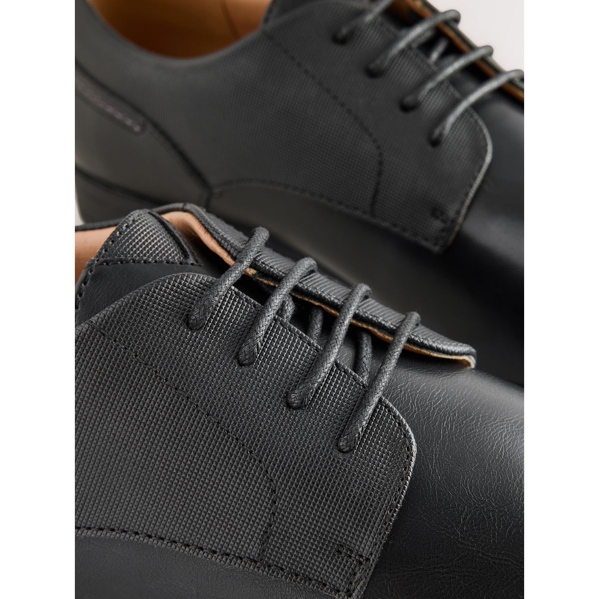 Derbys noir, NEXT