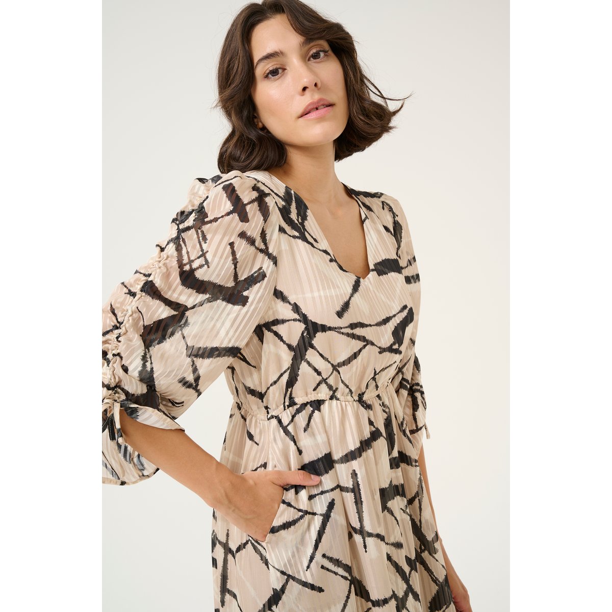 Dress beige feather gray/noir graphic, KAFFE