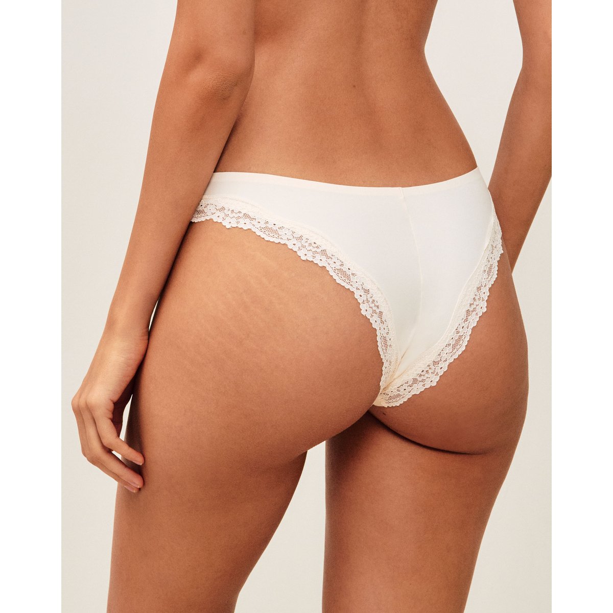 Tanga en microfibre et dentelle NEW SOFTIZ creme, UNDIZ
