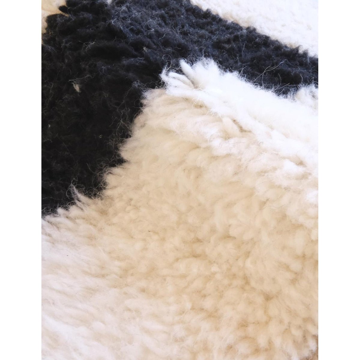 Tapis berbère élégant aux motifs labyrinthes en laine 242 x 347 cm noir intense, AFK LIVING