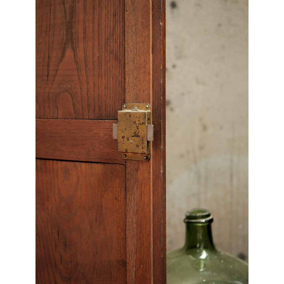 Table d'appoint en bois Francine N°985 - Bon état bois foncé, DEBONGOUT