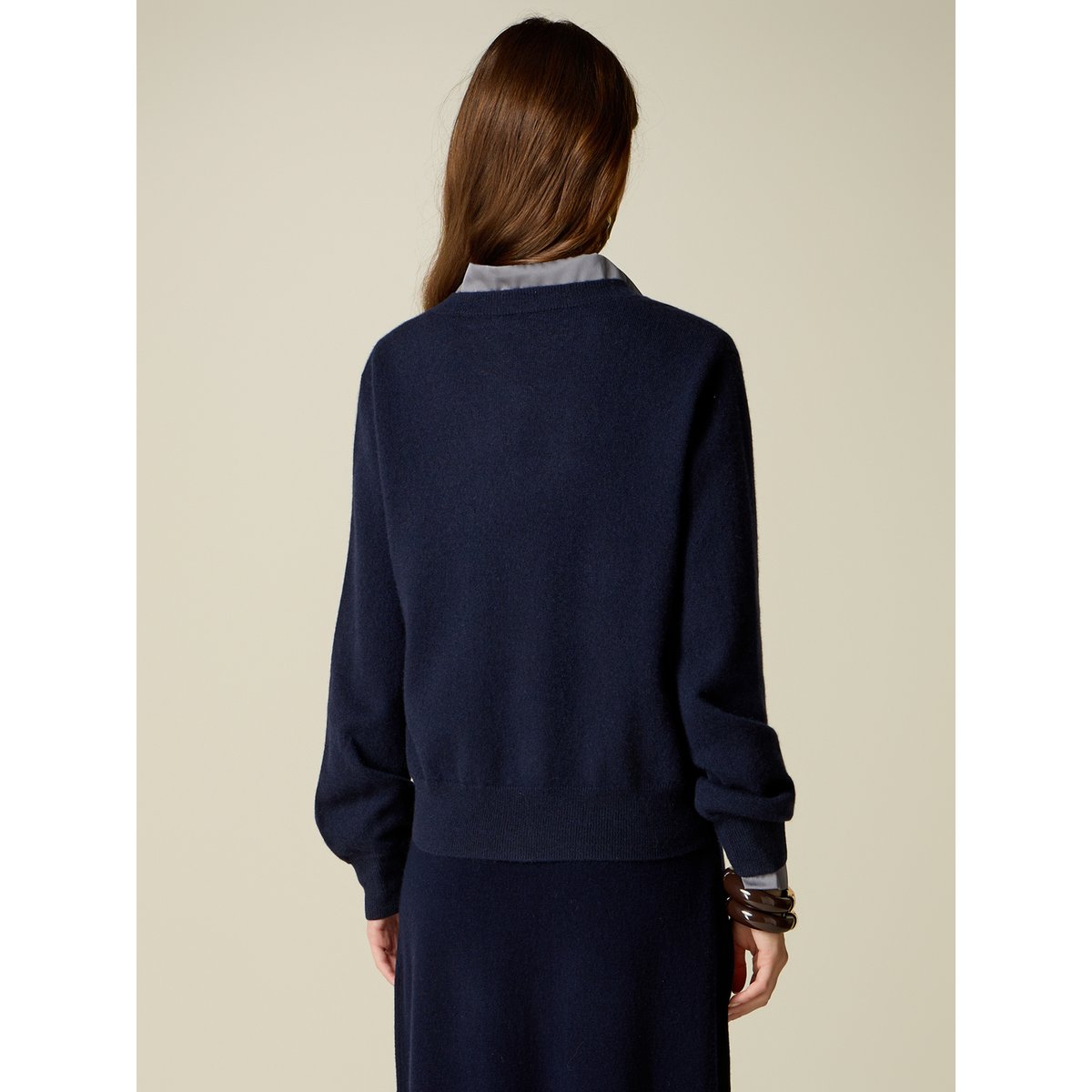 Cardigan bleu, OLTRE