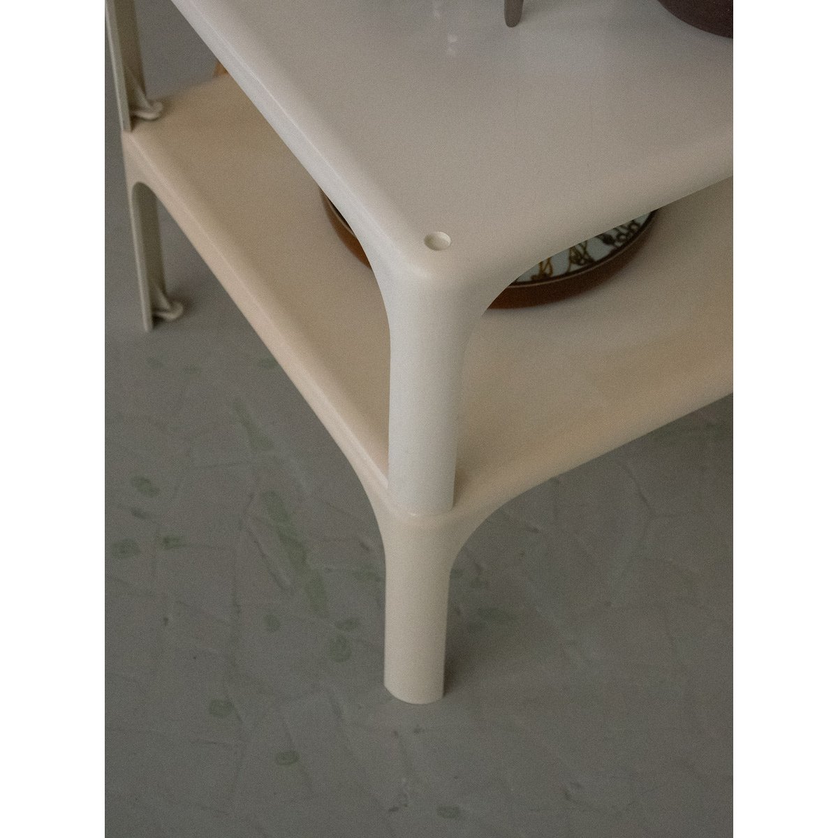 Paire de tables basses empilables Donna N°830 - Bon état blanc, DEBONGOUT
