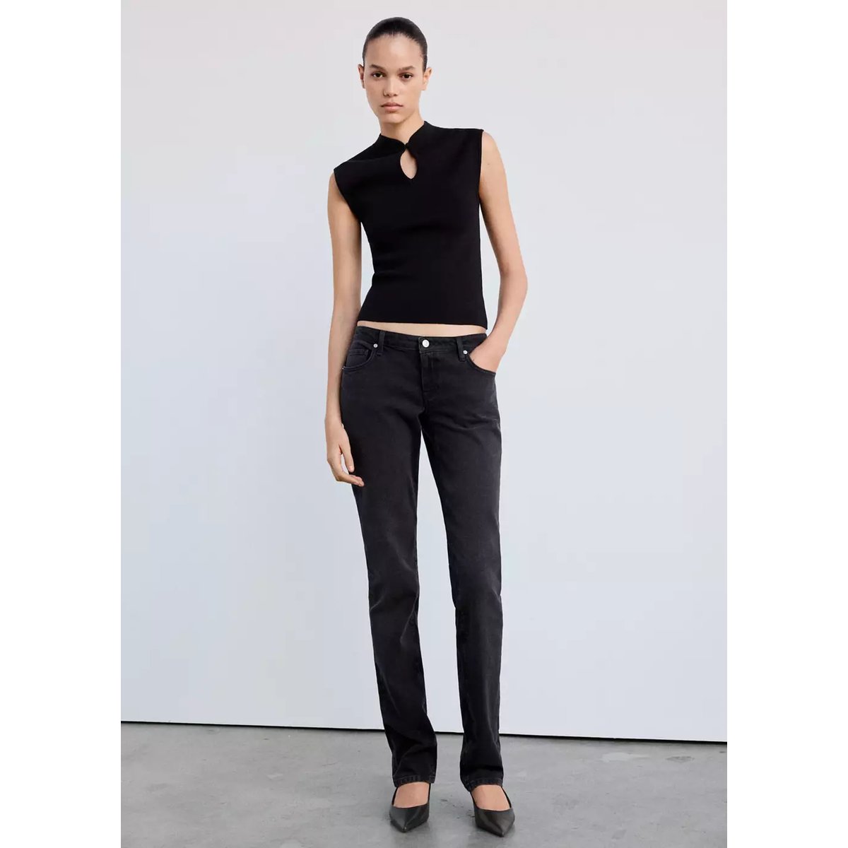 Pull col cheminée à découpe noir, MANGO