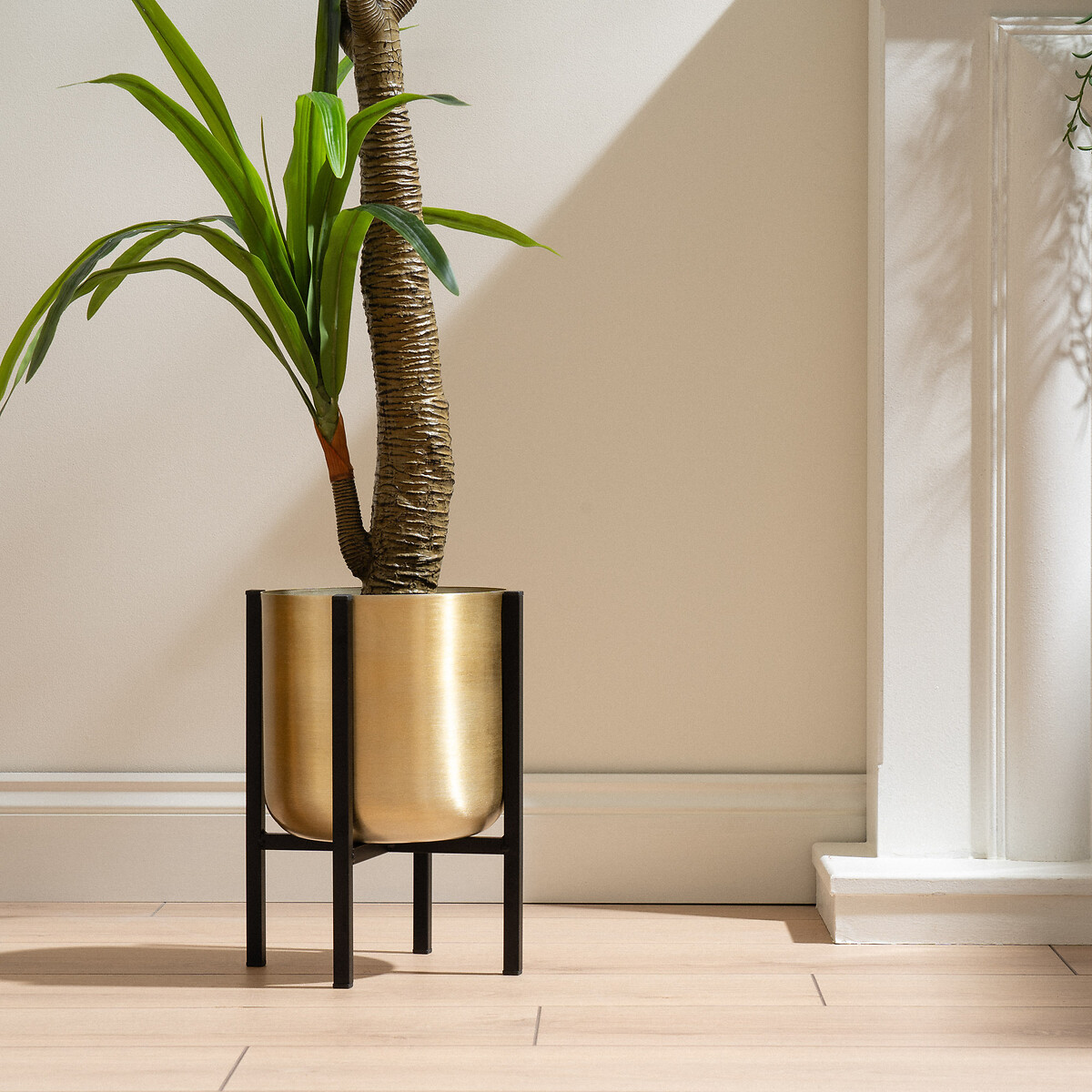 41cm Gold Planter on Stand Large gold-coloured, SO'HOME