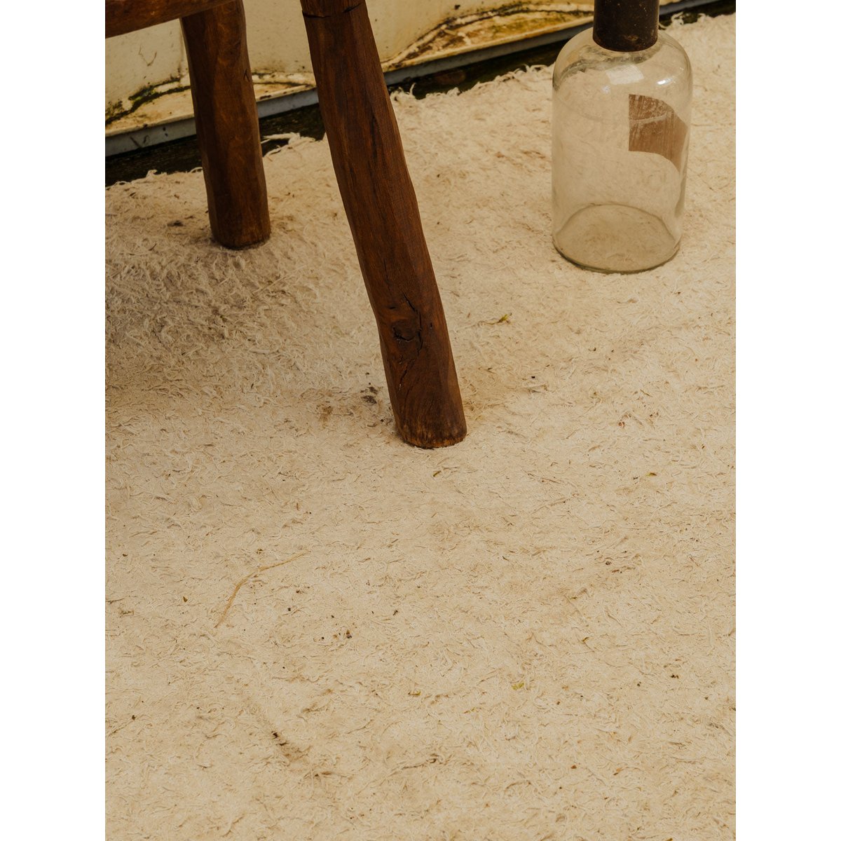 Table d'appoint en bois foncé Francine N°1698 - Bon état bois foncé, DEBONGOUT