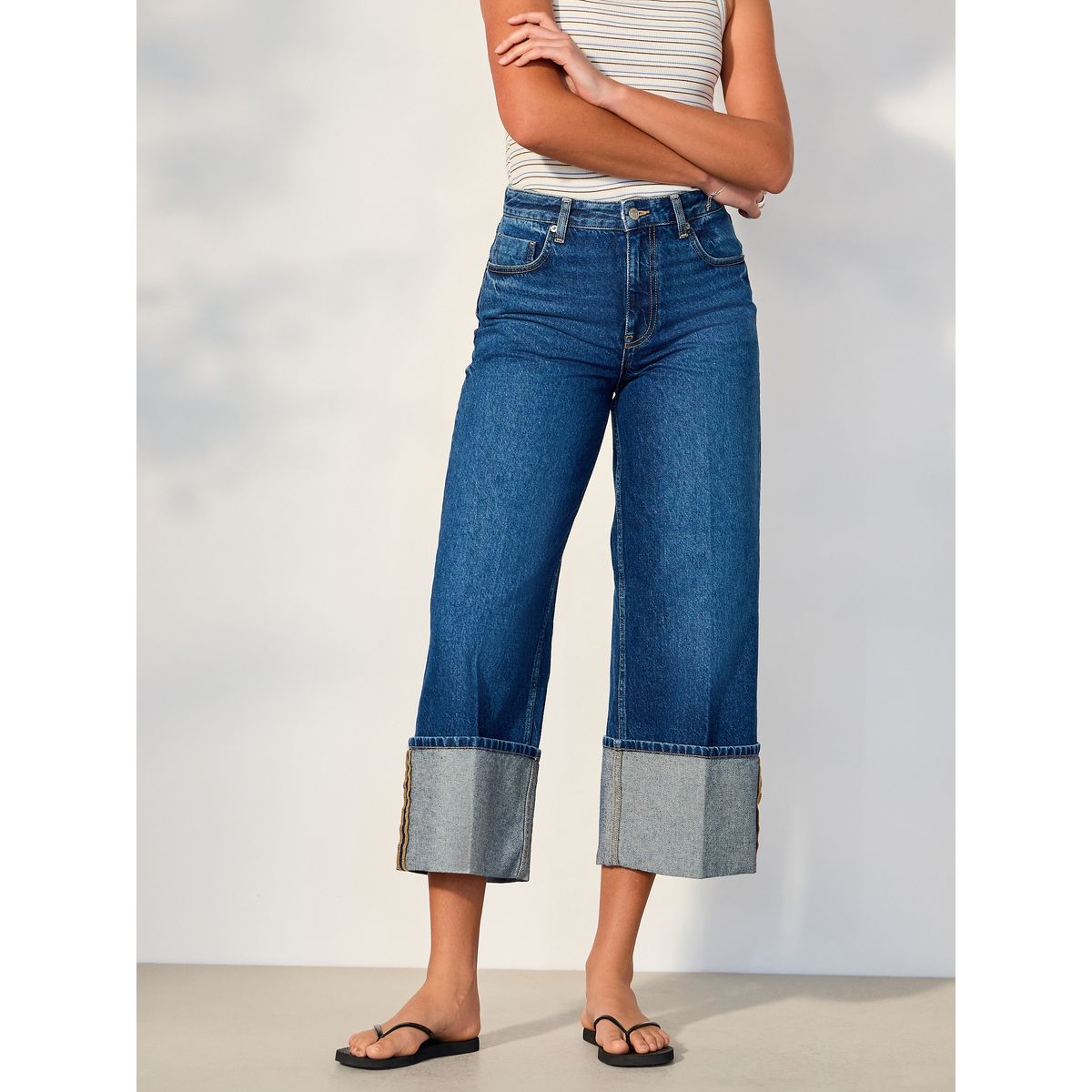 Jean court large avec ourlet retroussé bleu moyen, NEXT