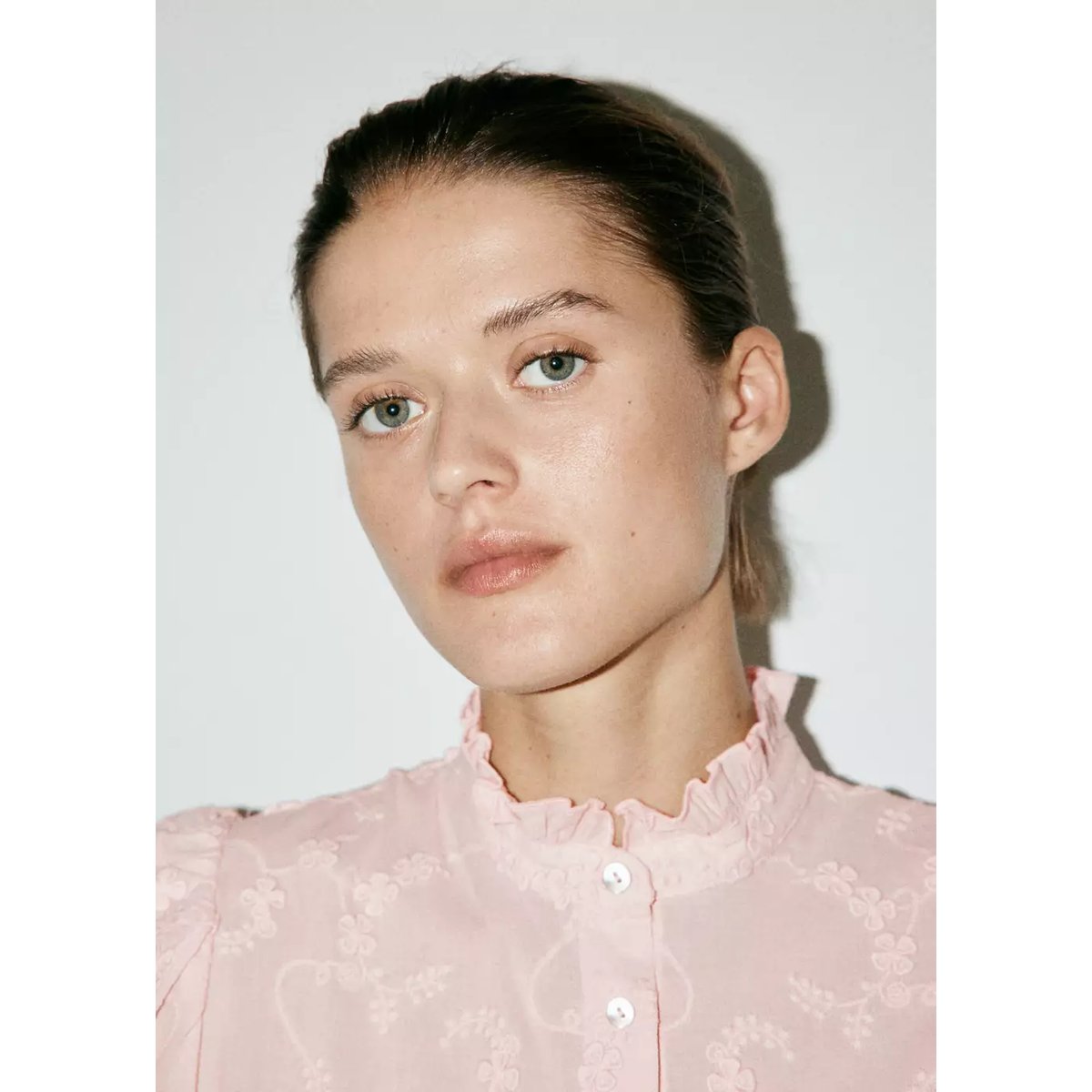 Blouse brodée manches bouffantes rose, MANGO