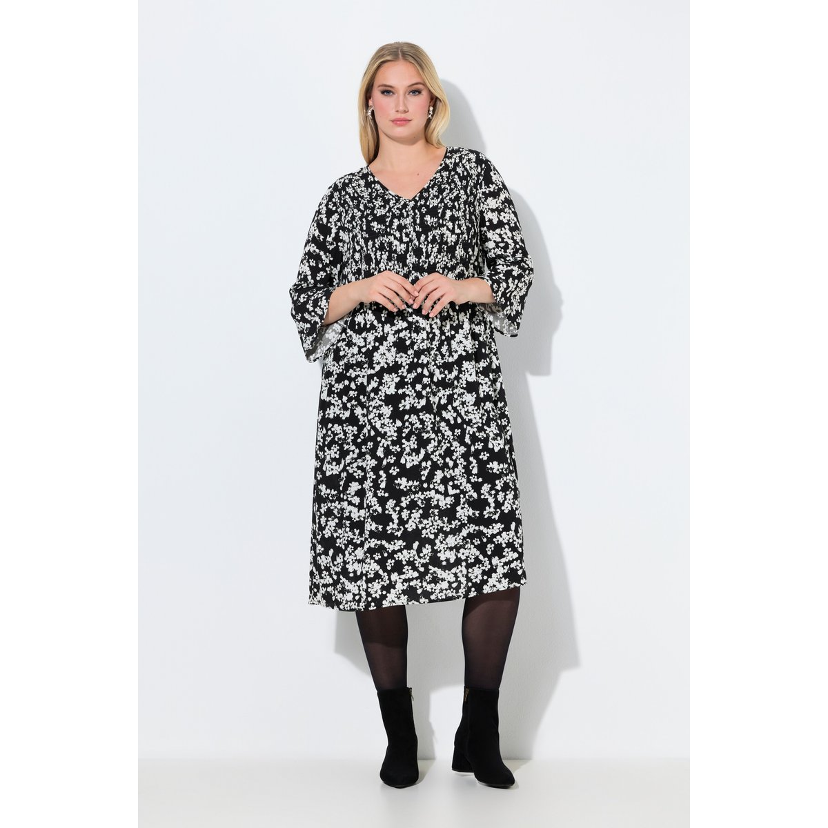 Robe midi, décolleté en V et manches 3/4 noir, ULLA POPKEN