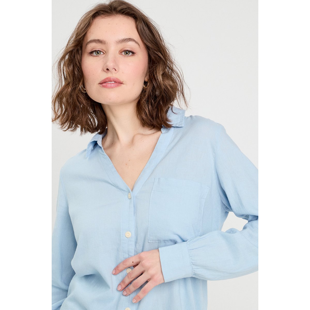 Chemise manches longues contenant du lin bleu pastel, CACHE CACHE