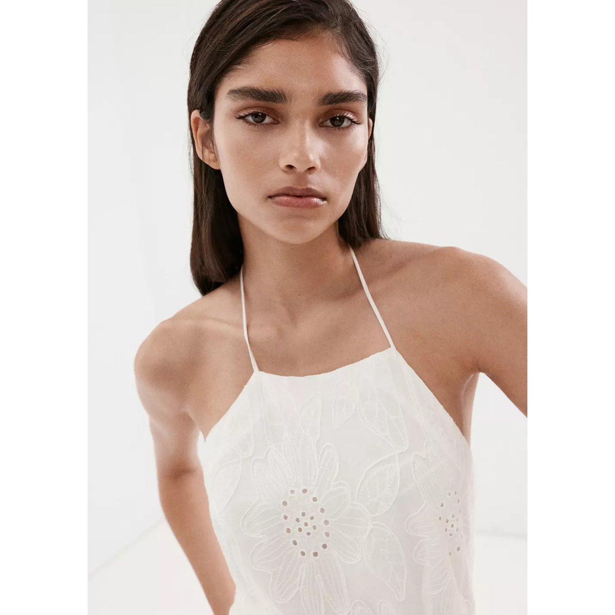 Robe halter avec broderies ajourées blanc cassé, MANGO