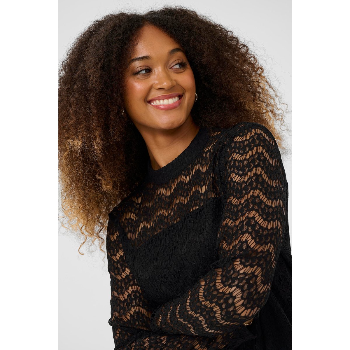 Robe noir pitch black, CREAM