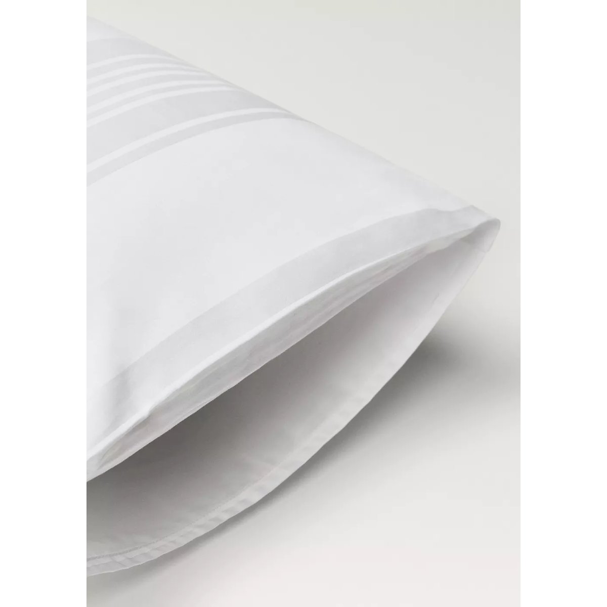 Deux taies d’oreiller coton satin 300 fils rayures 50x75 cm blanc, MANGO HOME