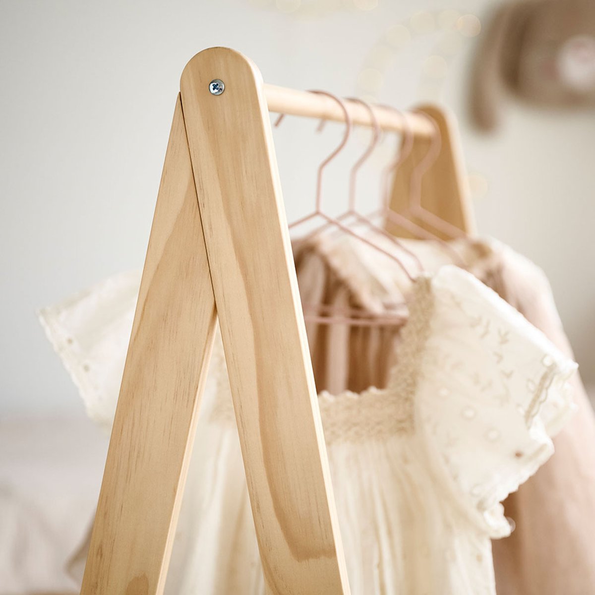 Portant à vêtements en bois «Cerise» CERISE blanc, PETITE AMELIE