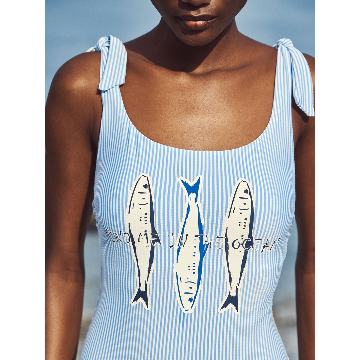 Maillot de bain gainant à encolure dégagée imprimé sardine à rayures bleues et blanches, NEXT