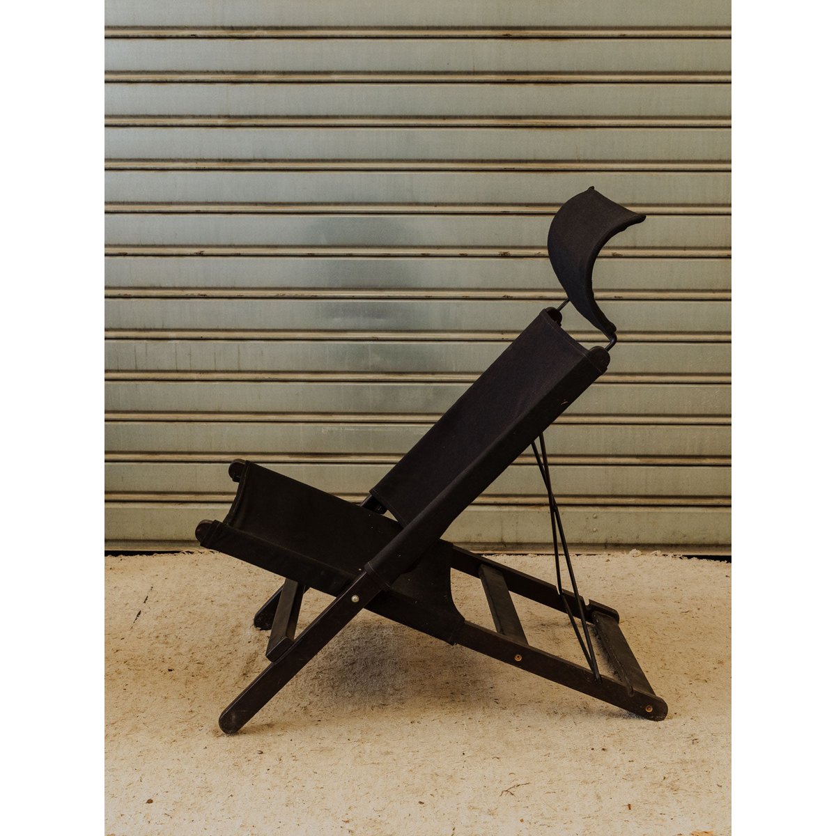 Chaise transat en bois et tissu noir Alma N°2121 - Bon état noir, DEBONGOUT
