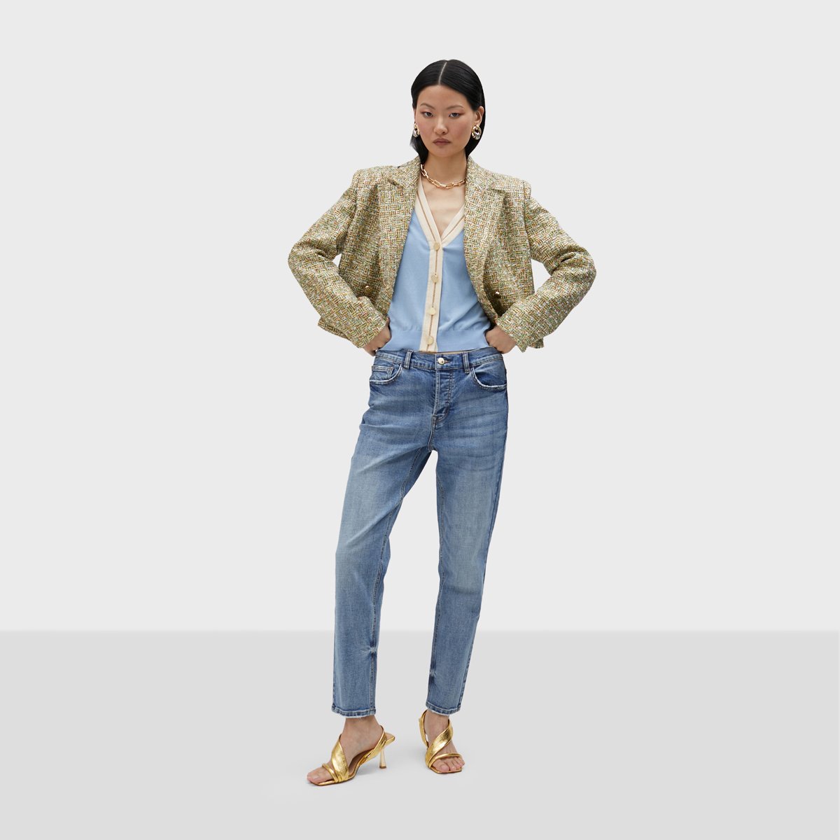 Blazer court à manches longues avec un col à revers beige, LOLA CASADEMUNT