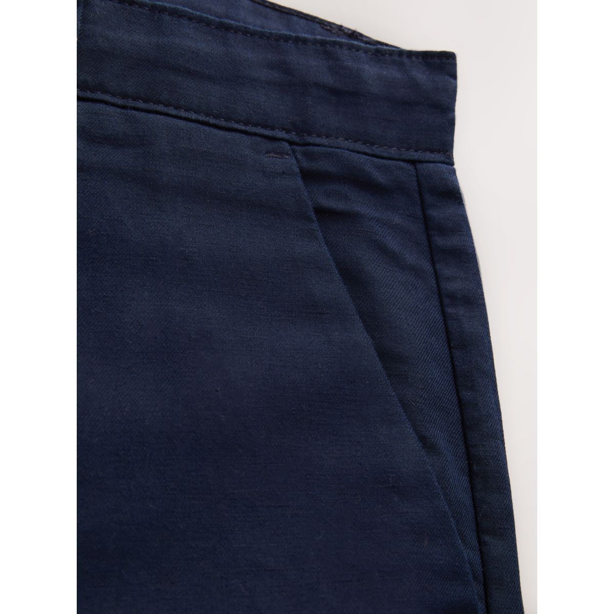 Pantalon chino en sergé de coton et lin bleu marine, NEXT